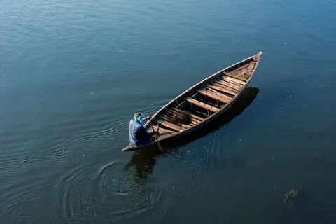 والپیپر قایق در دریا با کیفیت 4K · ocean · 3840×2560