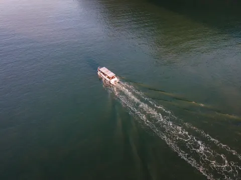 والپیپر قایق در دریا با کیفیت 4K · ocean · 3840×2880