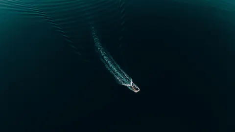 Tapeta Łódź na Morzu 4K · ocean · 3840×2160