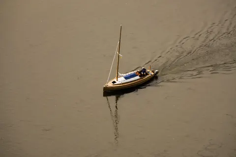 والپیپر قایق در دریا با کیفیت 4K · ocean · 3840×2560