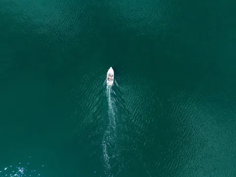 Tapeta Łódź na Morzu 4K · ocean · 3840×2880