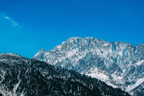Tapeta Ośnieżony Szczyt Górski 4K · mountains · 3840×2560