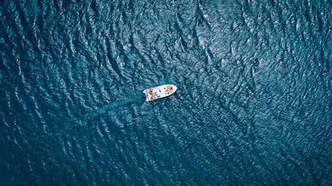 والپیپر قایق در دریا با کیفیت 4K · ocean · 3840×2160