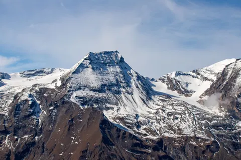 والپیپر قله برفی کوه با کیفیت 4K · mountains · 3840×2560