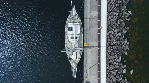 Tapeta Łódź na Morzu 4K · ocean · 3840×2160