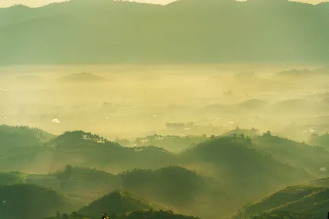 薄雾山湖 4K壁纸 · nature · 3840×2560