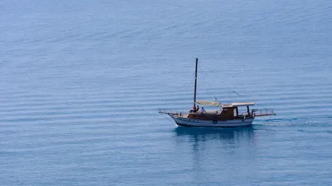 والپیپر قایق در دریا با کیفیت 4K · ocean · 3840×2160