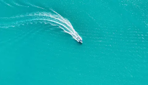 والپیپر قایق در دریا با کیفیت 4K · ocean · 3840×2200