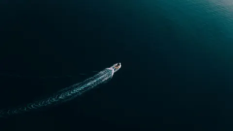 Tapeta Łódź na Morzu 4K · ocean · 3840×2160