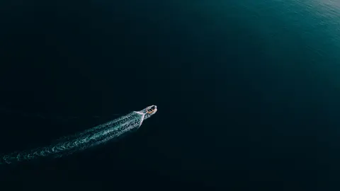 Tapeta Łódź na Morzu 4K · ocean · 3840×2160
