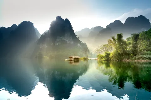 薄雾山湖 4K壁纸 · nature · 3840×2561
