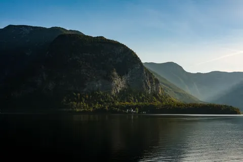 薄雾山湖 4K壁纸 · nature · 3840×2560
