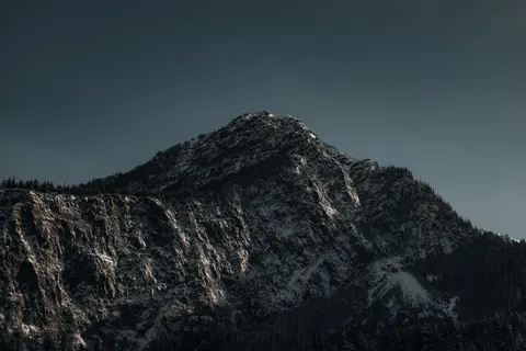 والپیپر قله برفی کوه با کیفیت 4K · mountains · 3840×2560