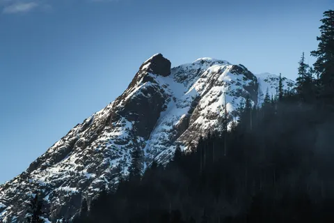 Fondo de pantalla Cima Nevada 4K · mountains · 3840×2560