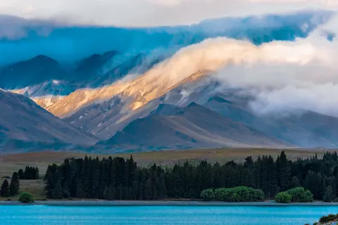薄雾山湖 4K壁纸 · nature · 3840×2563