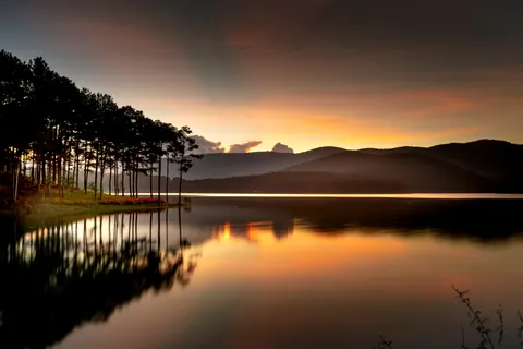 Misty Mountain Lake 4K Wallpaper · nature · 3840×2561