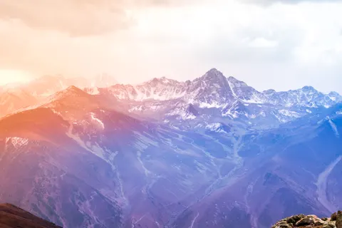Fondo de pantalla Cima Nevada 4K · mountains · 3840×2560